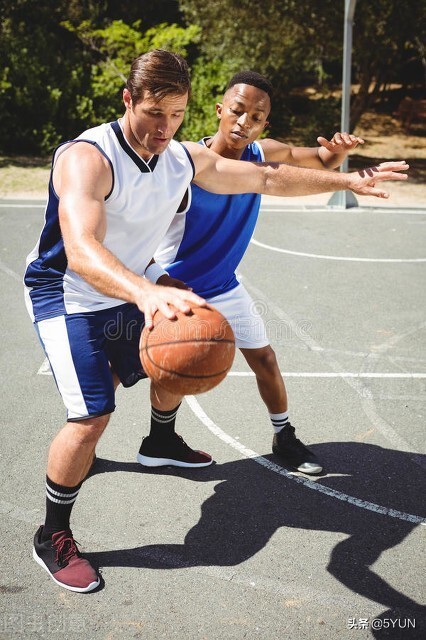 美国小孩篮球入门基本功训练,怎样练好篮球基本功
