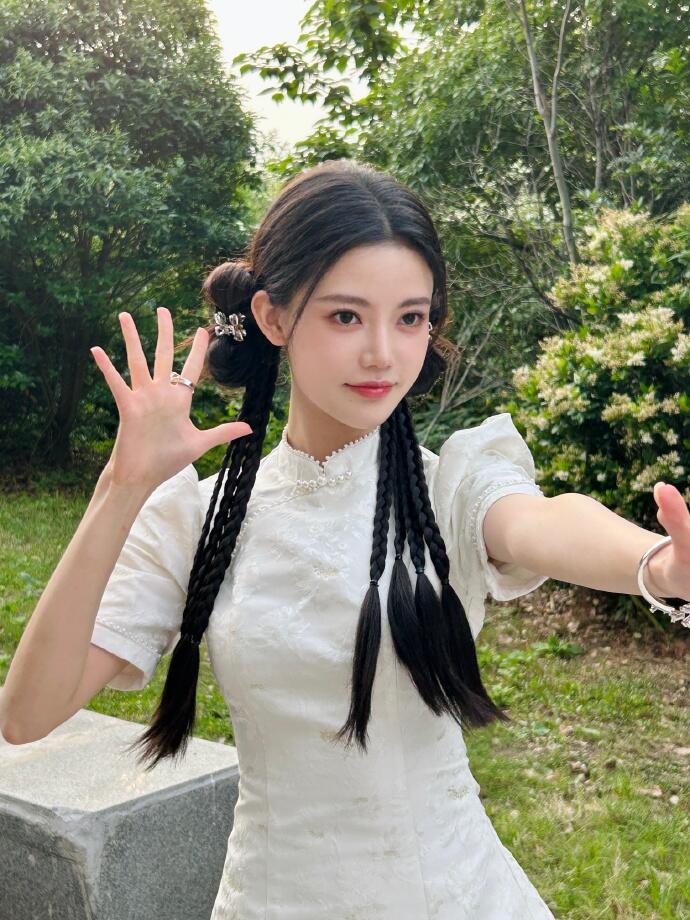 孙珍妮蓝发造型,孙珍妮的半扎发