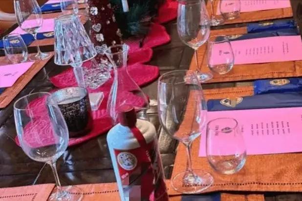 国内赚钱国外花、玩弄感情只生娃...这4位老狐狸的尾巴藏不住了？