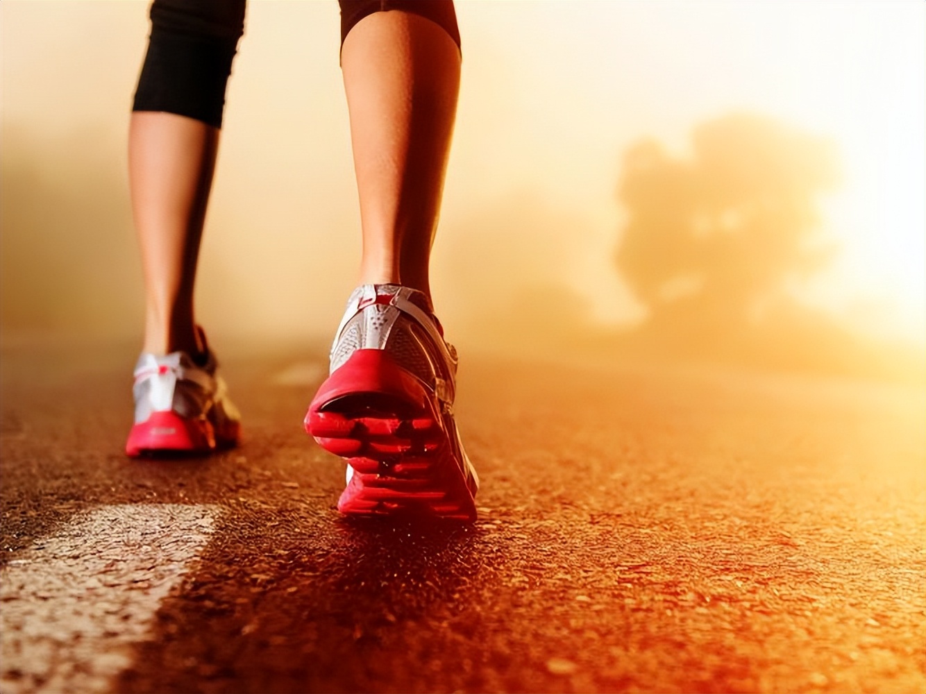 女性来大姨妈建议注意这几件事,每次快要来大姨妈都一股腥臭味