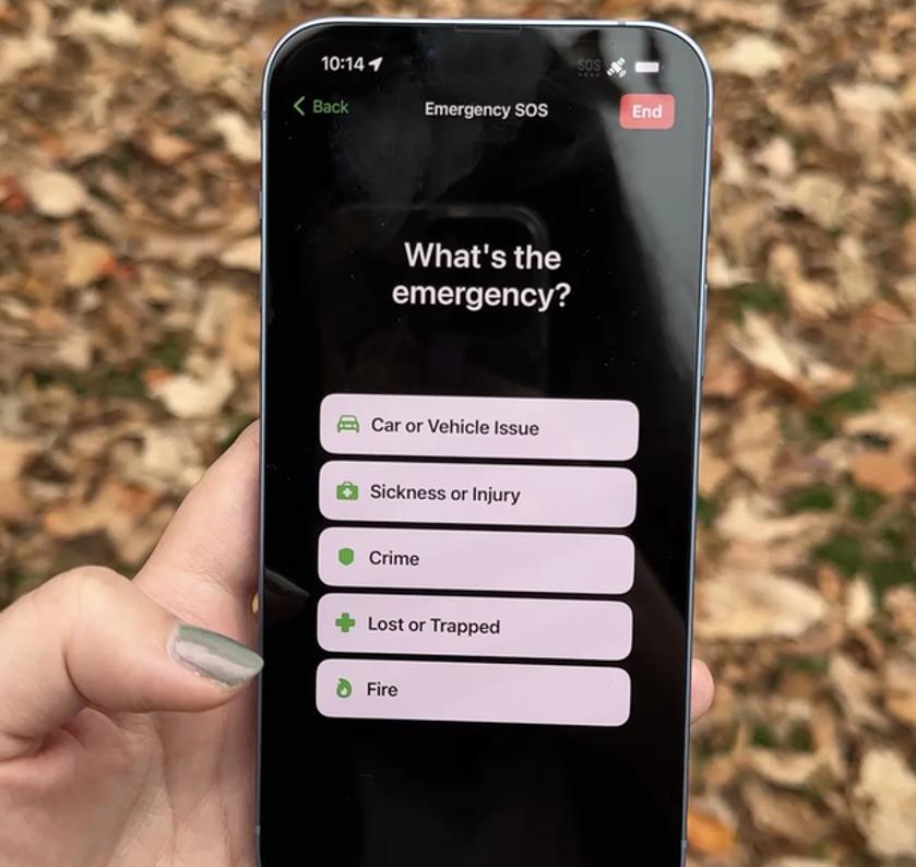 苹果被华为完胜？iPhone14卫星通信实测，发条短信平均3-5分钟