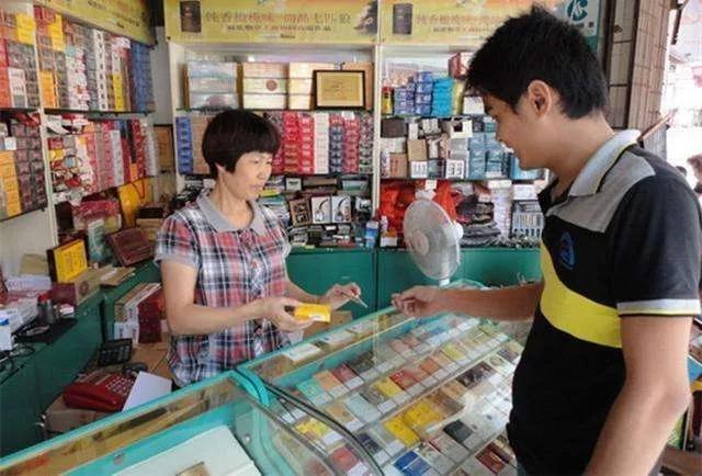 来自安第斯山脉高原的羊驼,安第斯神与羊驼