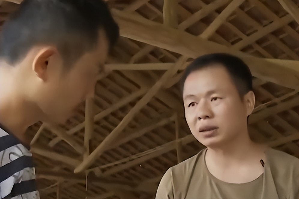 美女养毒蛇竟然成功了年赚千万,江西一男子养毒蛇