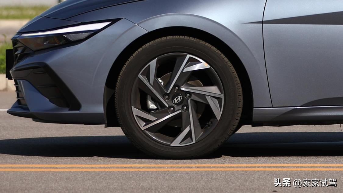 北京现代伊兰特1.5l精英版内饰,新伊兰特内饰改装