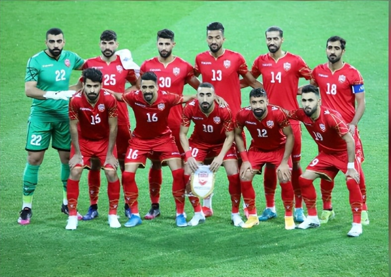 12强国足两场惨败,12强赛国足丢球集锦