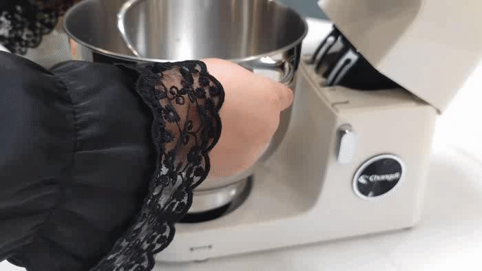 长帝企鹅顶顶和海氏m6哪个好,企鹅顶顶厨师机做蛋糕