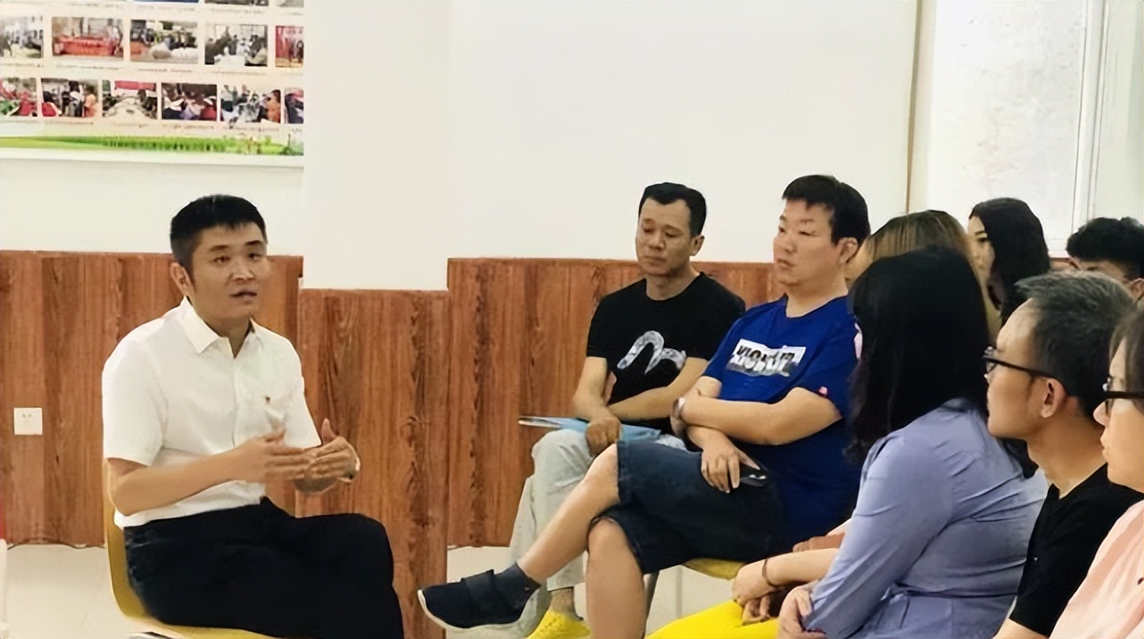 苗阜“出阴招”，线下演出免费观看，经营九年的鼎泰茶社宣告倒闭