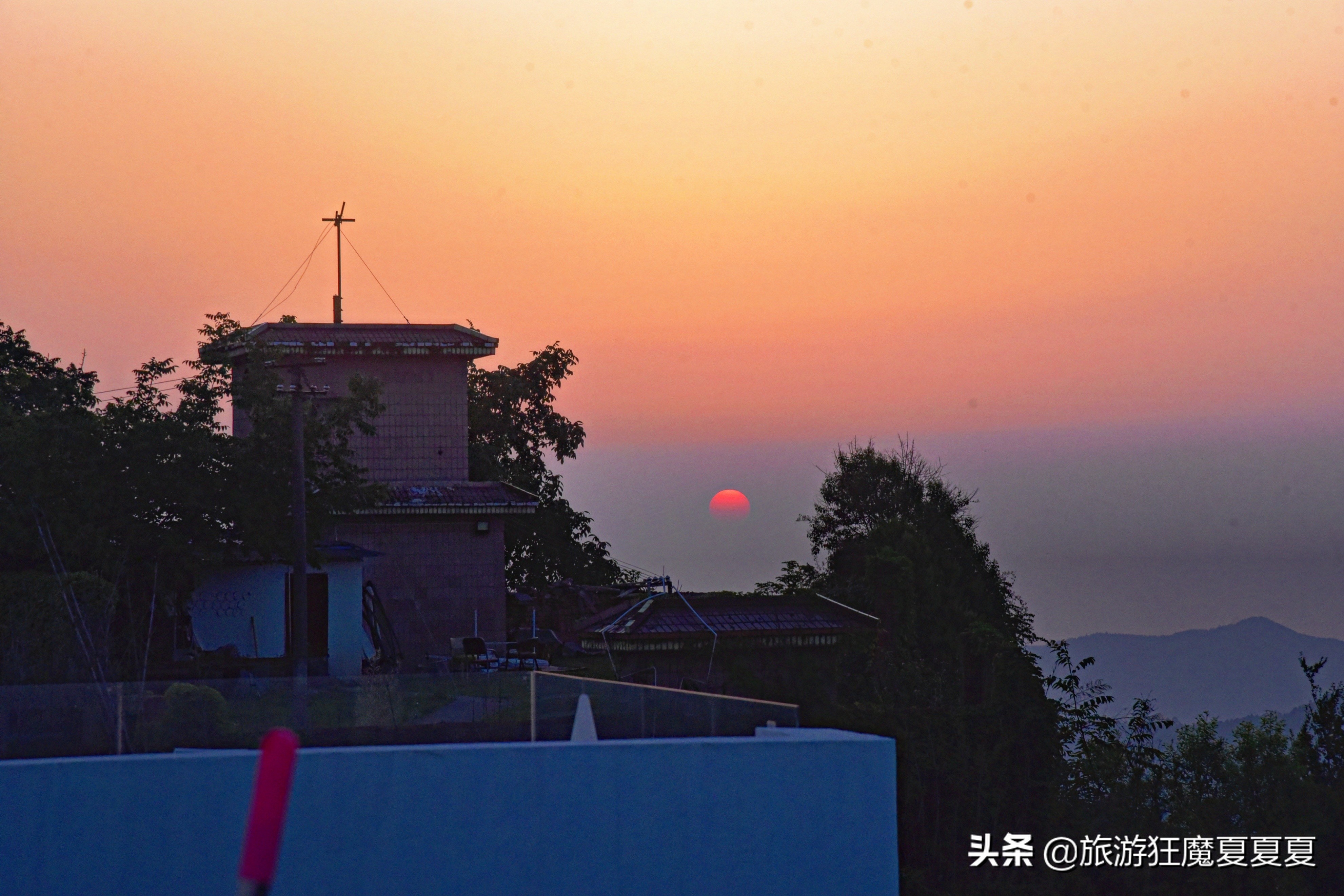 成都龙泉山火到半夜都堵车？跟风夜爬大可不必，这样才有绝美日出