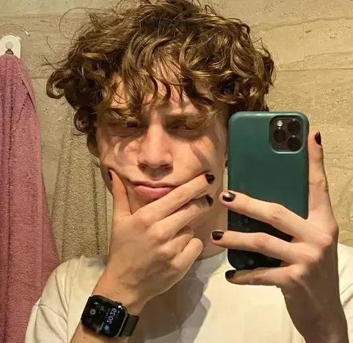 朋友圈自拍文案短句干净治愈,朋友圈自拍文案女