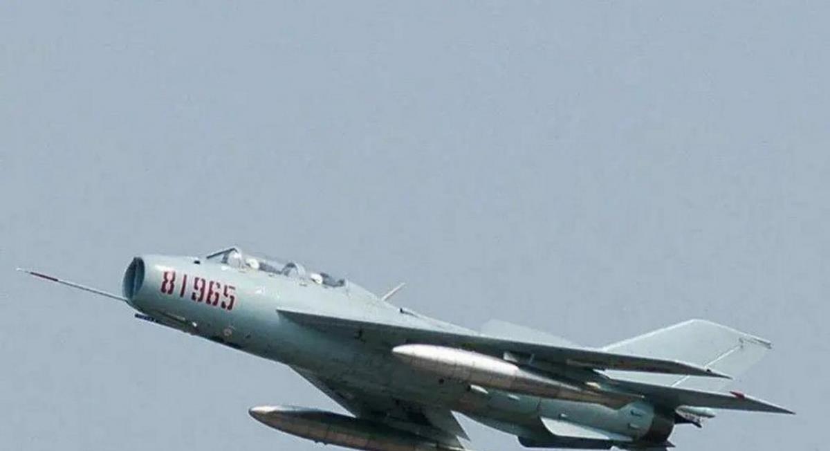 99年成都一大学保安浏览网站看到一新闻后立即报警：歼10泄露了