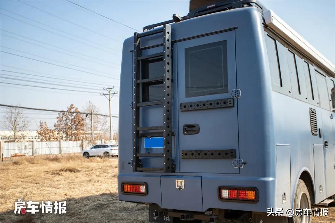 东风2.3t四驱短轴低顶房车,十堰东风特种四驱房车