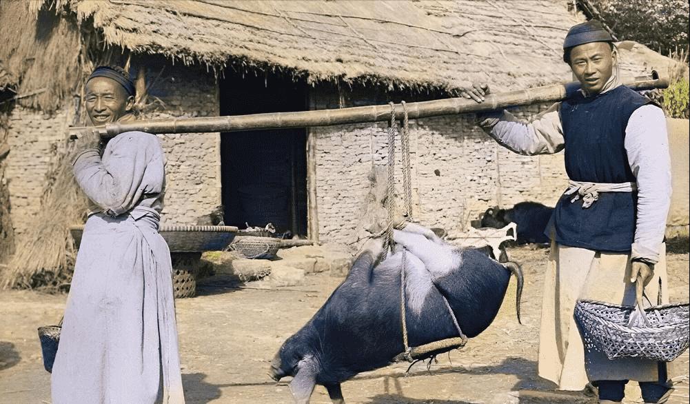 日军罪行照片：攻陷香港后兽性毕露，当场轮番侵犯新婚女明星