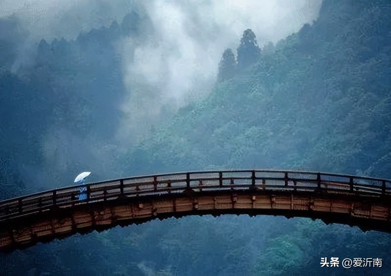 十首绝美夏天诗词大全,微雨过小荷翻榴花开欲然全诗