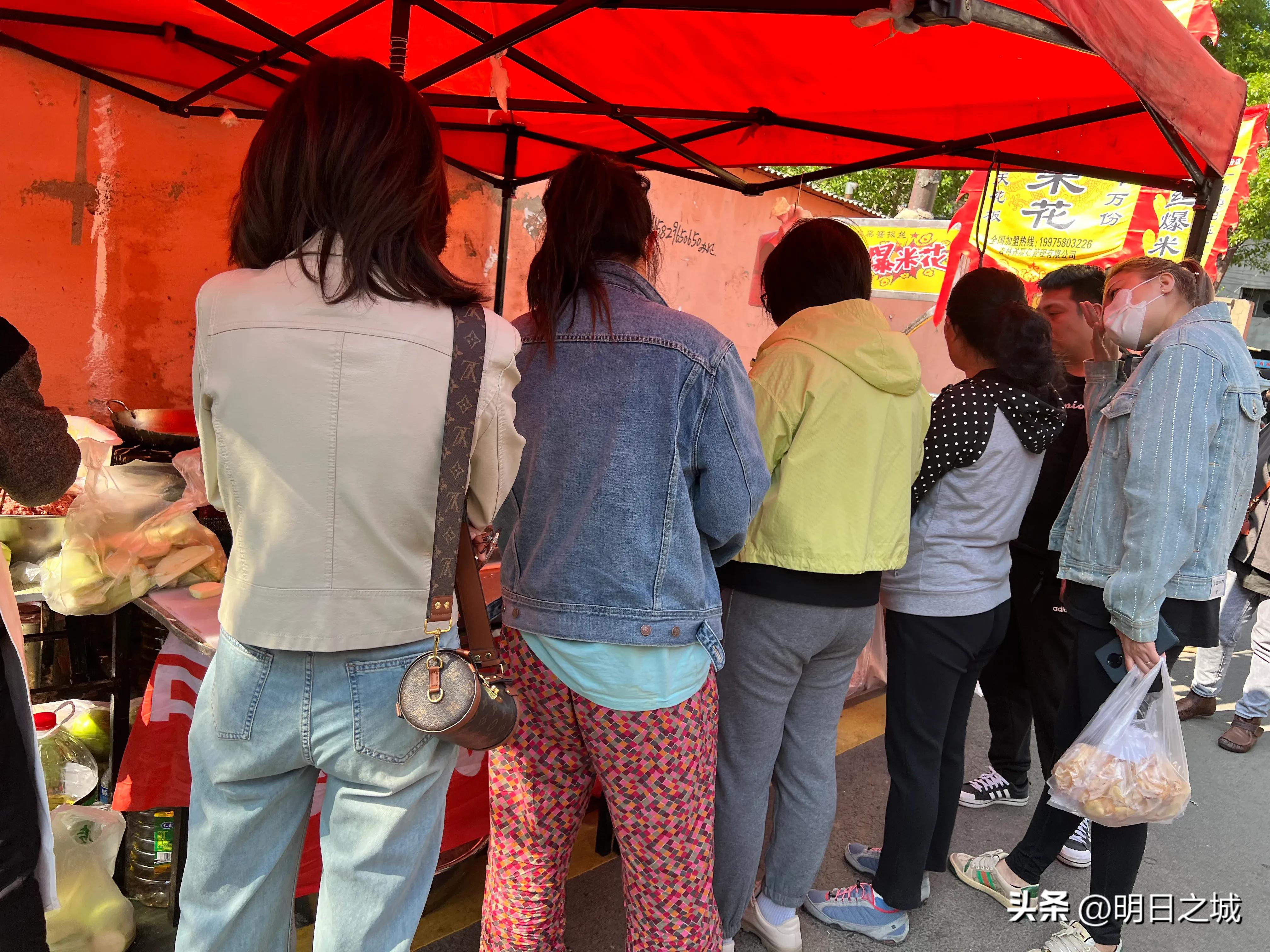 香肠、薯片、爆米花！长春这早市咋这么多现场制作？排队买，真香