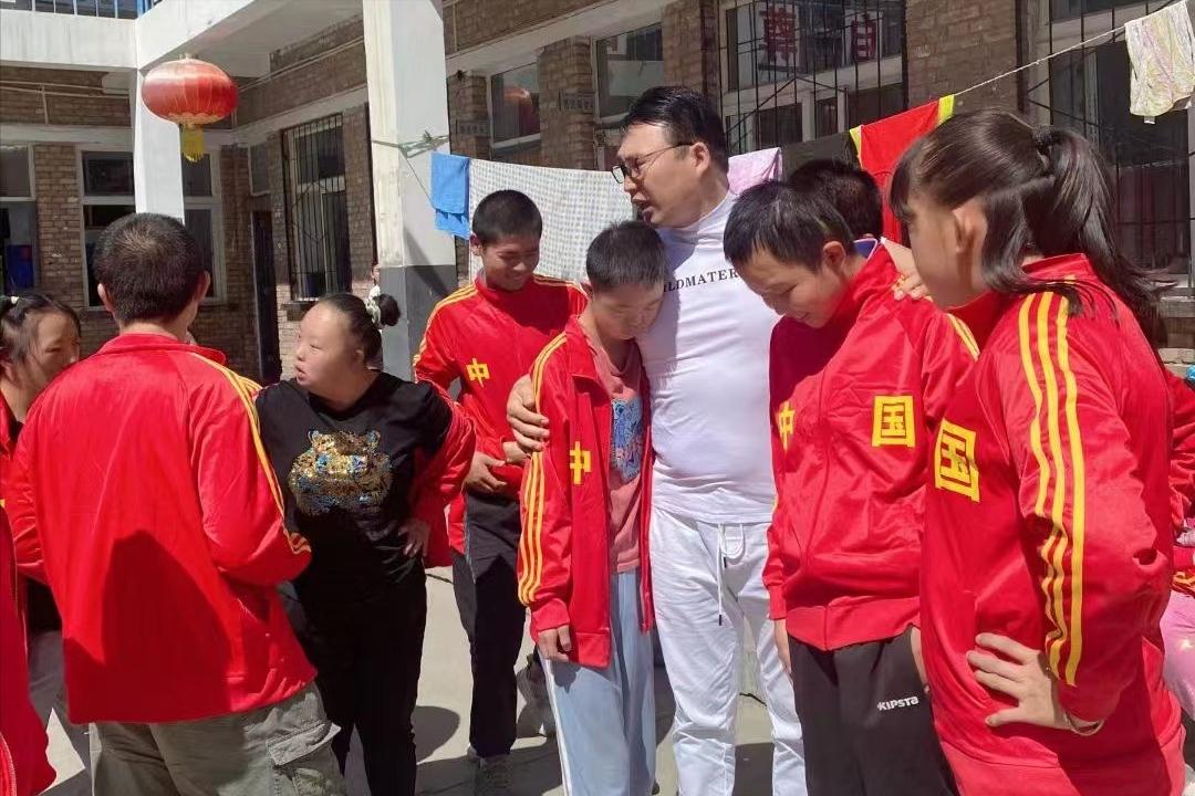 人人向善处处温暖专访宁夏冠杰闪亮公益慈善救助中心创始人王冠