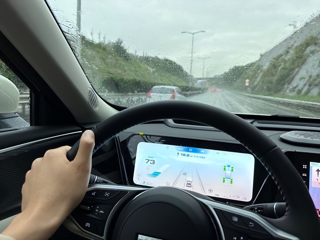 哈弗枭龙max四驱智能旗舰版实测,哈弗枭龙max在城市中试驾感受