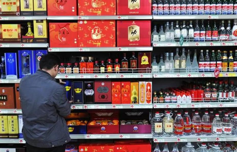 实体店买酒和网上买酒哪个靠谱,网上买酒是否合法