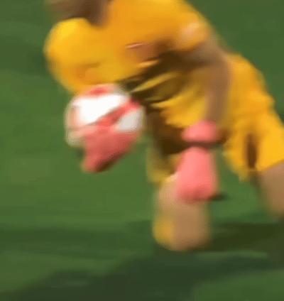 撞脸明星的李现,撞脸李现的足球小将