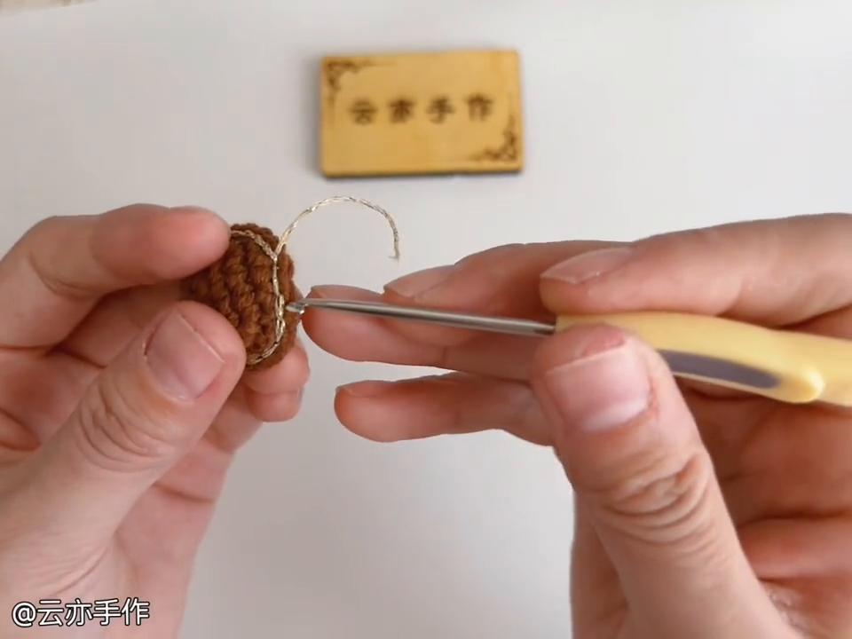 钩针小花发夹视频教程,小花钩针发夹教程