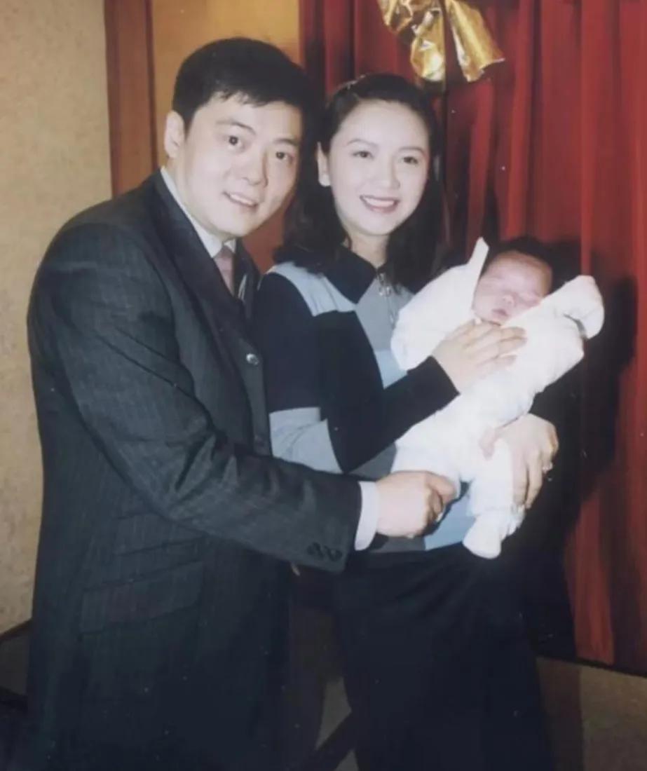 梁朝伟曾华倩靓仔,曾华倩梁朝伟年轻图片