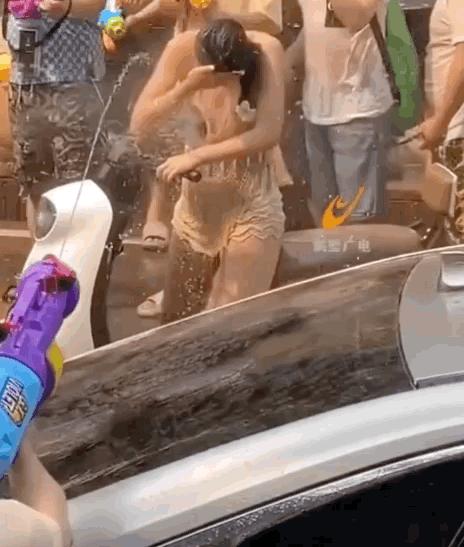 1天4个瓜,泼水节变流氓节,床戏尺度大引热议,世纪婚礼,都是大瓜