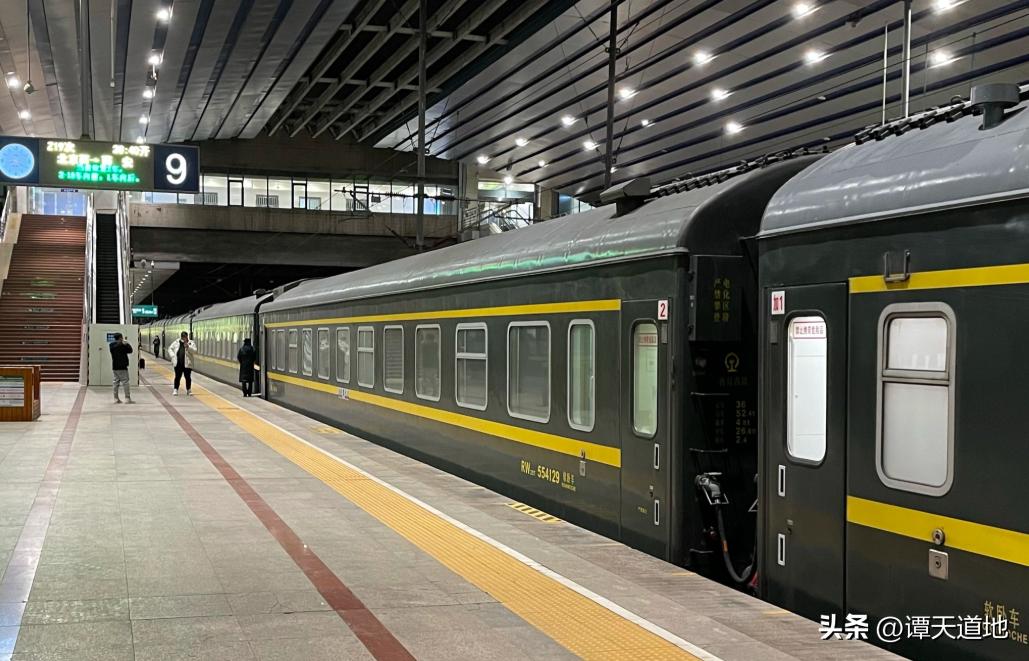 北京到达西安的绿皮火车,北京到西安的有一趟很慢的列车