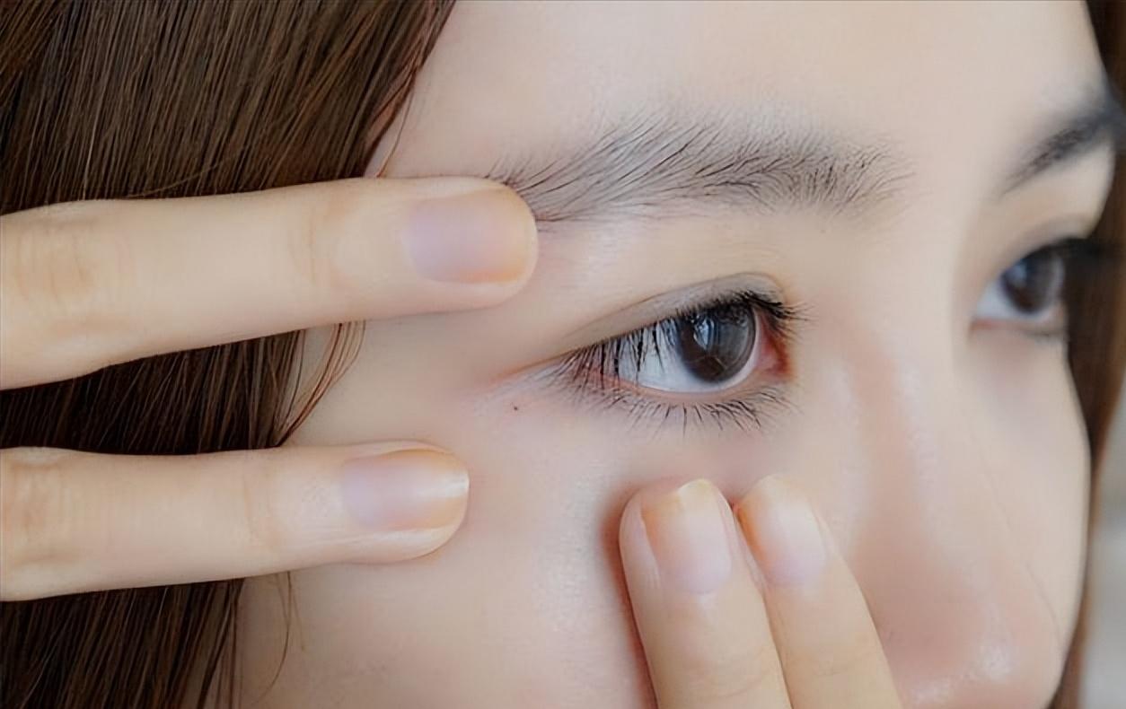 32岁女眼有皱纹需要买什么护肤品,40岁皮肤暗黄有皱纹用什么护肤品