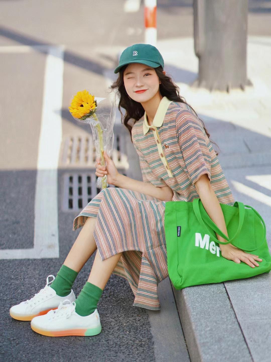 裙子小白鞋夏季,小白鞋帆布鞋怎么搭配裙子