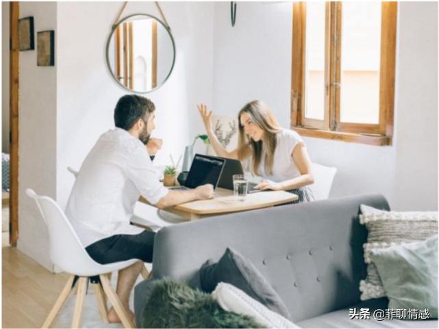 跟男朋友的前女友应该聊些什么,男朋友谈恋爱期间还和前女友聊天