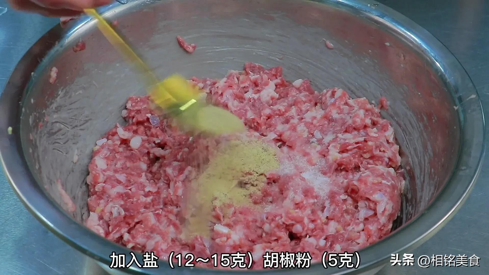 羊肉馅饺子怎么调馅不腥不膻,羊肉饺子馅咋调味不散