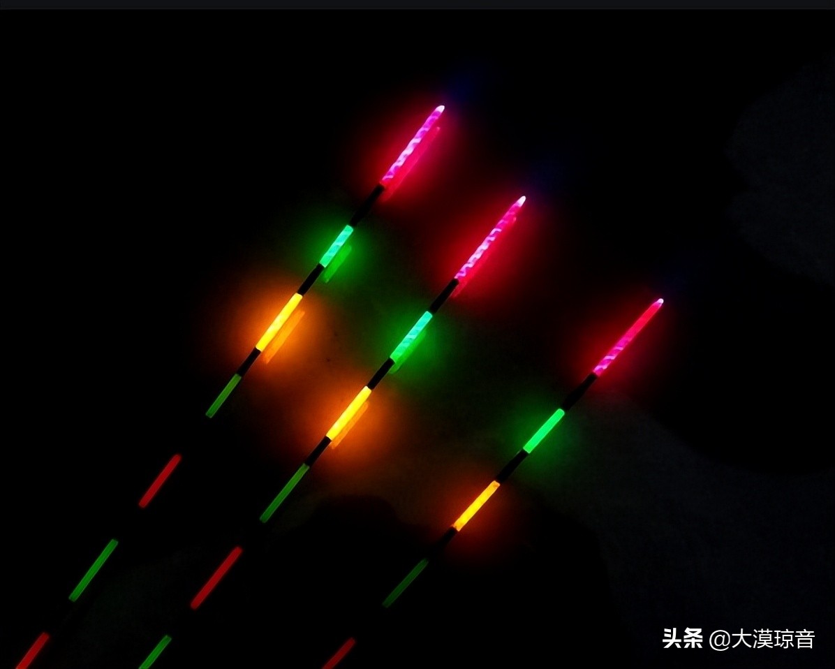 荧光棒里的液体真的会害孩子吗,玩荧光棒对眼睛的危害