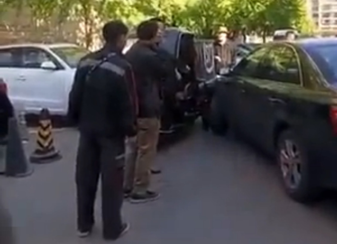 顺丰小哥被打最后王卫怎么处理的,2016年顺丰快递员被打