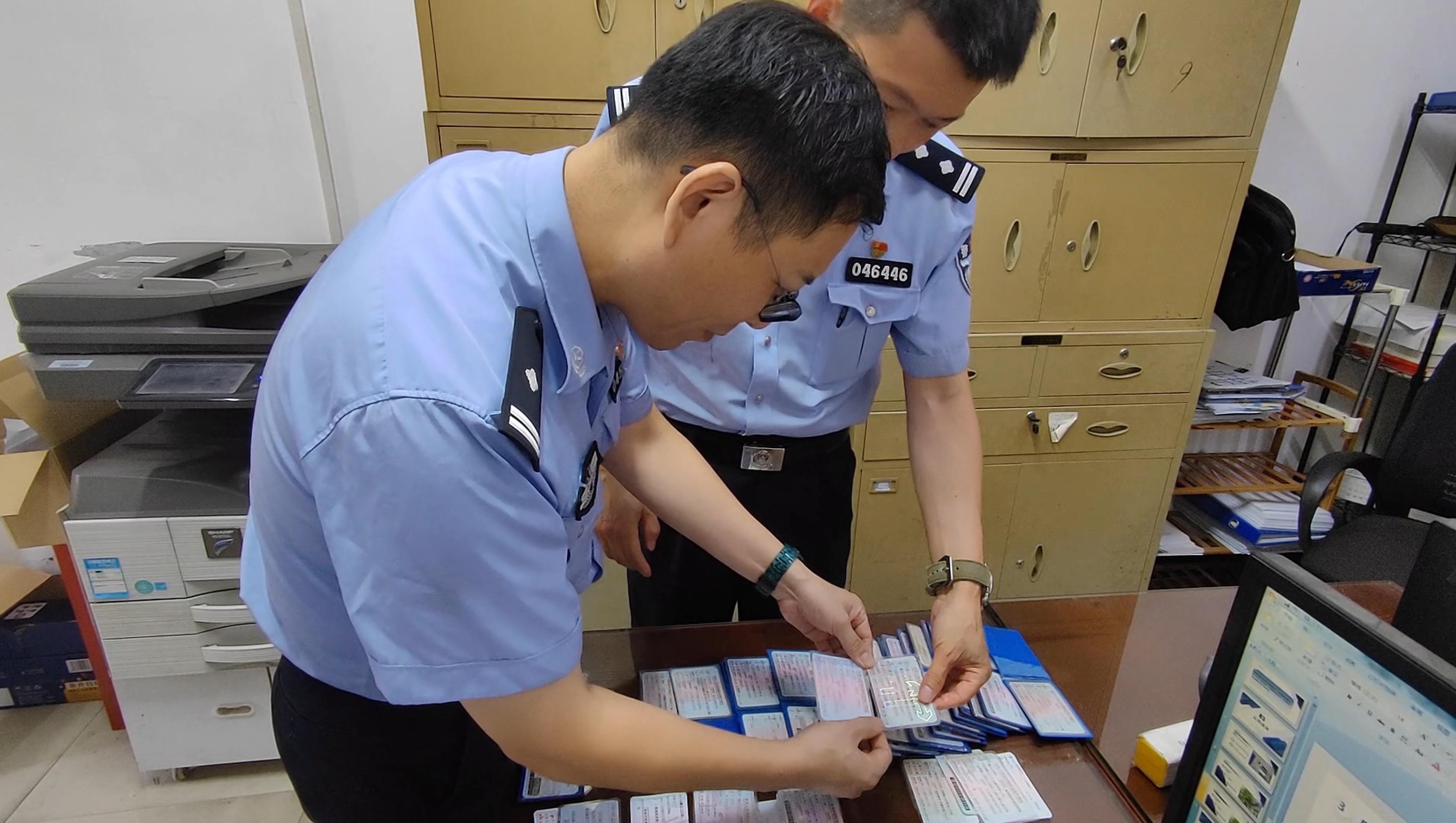 伪造行驶证扣12分怎么处罚,假行驶证拿去扣分被抓