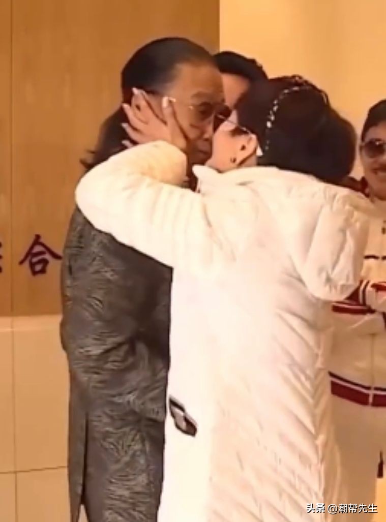 76岁郑少秋谢贤,郑少秋1米76与老年谢贤差不多高