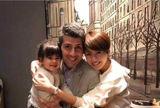 娱乐圈两对夫妻的现状,11对娱乐圈恩爱的明星夫妻