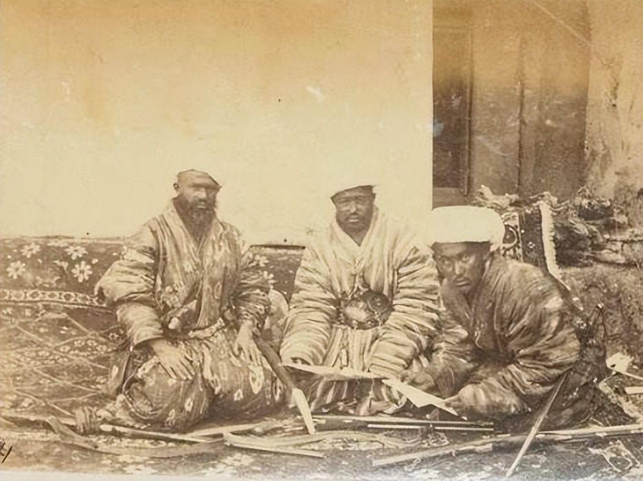 一般怎么称呼左宗棠官职,清朝的左宗棠相当现在什么官职