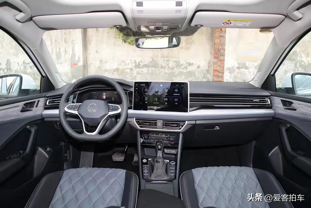 新款408好还是新款速腾好,标致4082019款与大众速腾对比