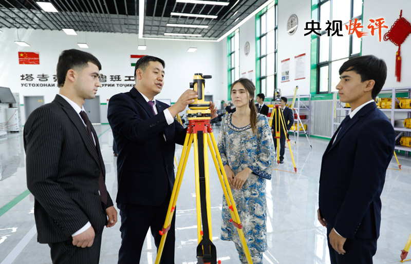 守望相助共克时艰央视快评,央视快评共同发展和互利共赢