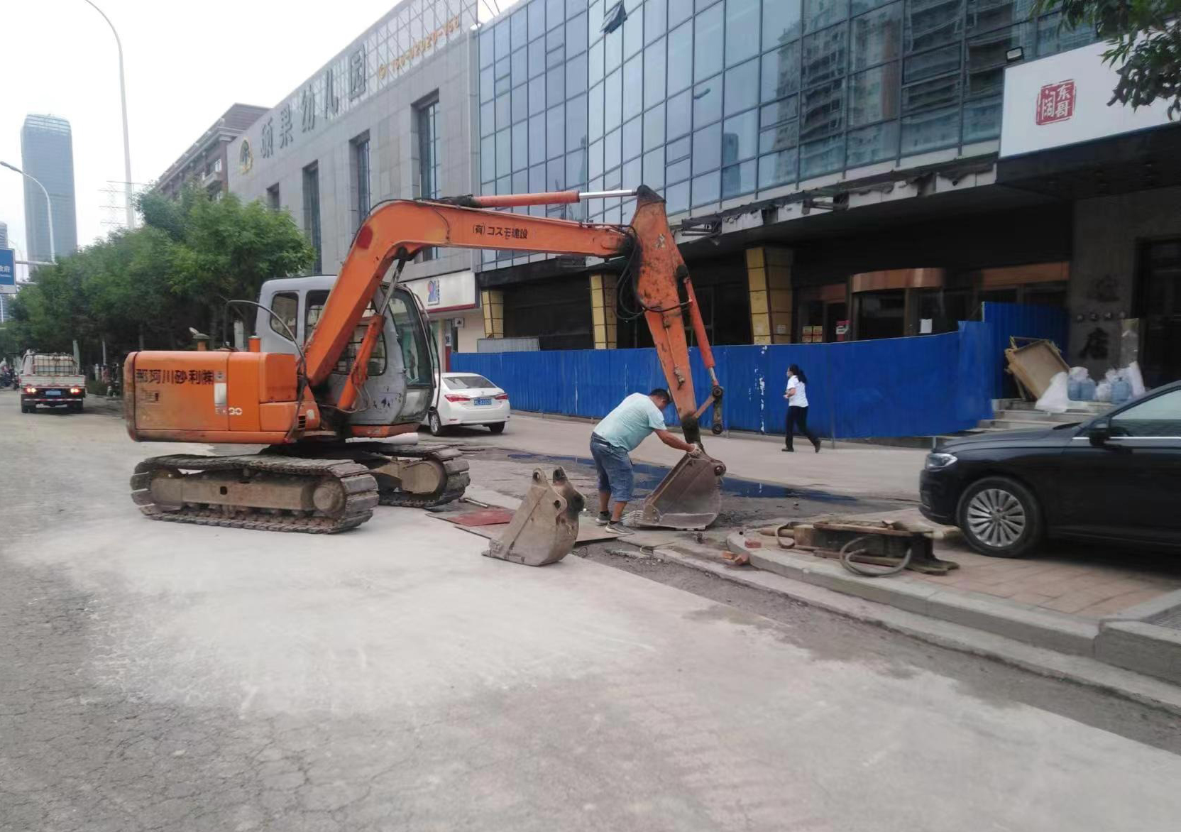 我为群众办实事排查河道疏通情况,我为群众办实事之消除路面隐患