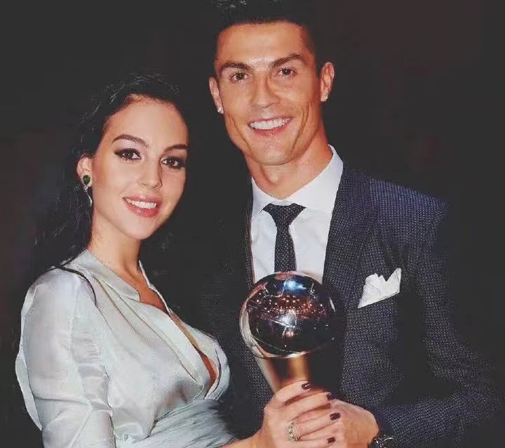 c罗姆巴佩梅西阿根廷队长,阿根廷夺冠梅西与老婆的视频