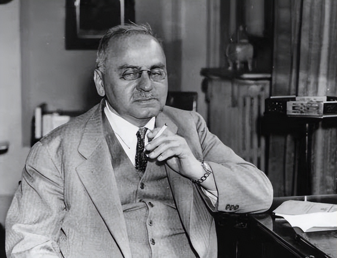 阿德勒的心理治疗，是如何促进个人的社会适应能力的？