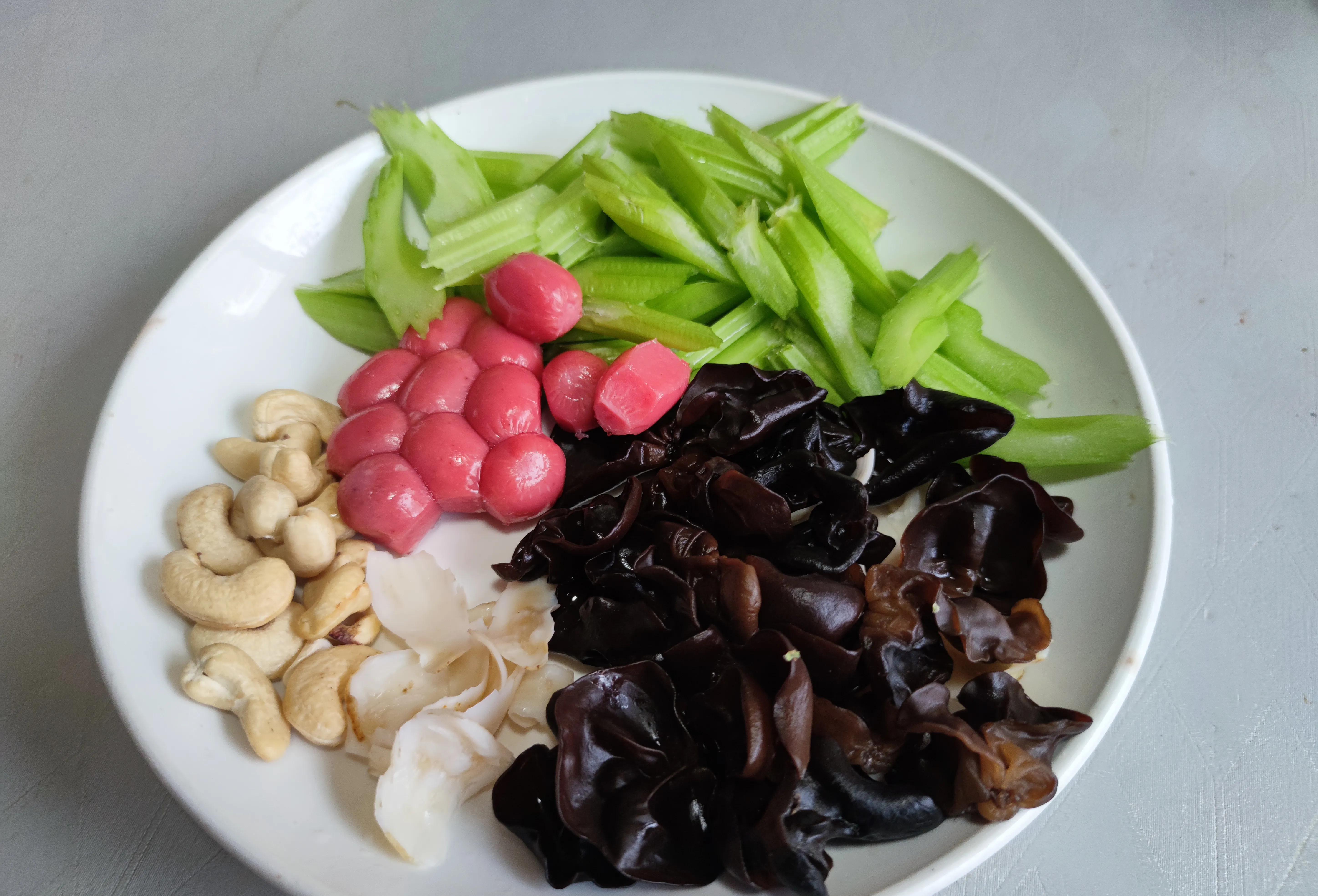 夏季养生应少吃这3种寒性食物,明日入伏建议大家少吃绿豆和生姜