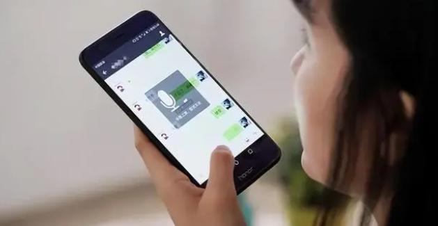 神秘男子买彩票中奖2100万,男子中彩票大奖第二天淡定去上班