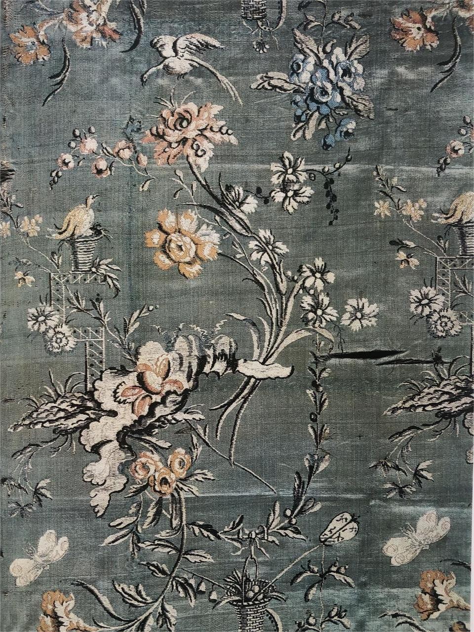 法国皇家工厂生产“中国风”挂毯，因社会潮流推动，家族传承经营