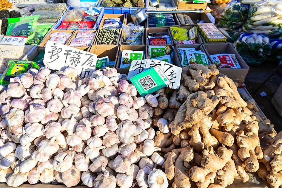 西山脚下的早市,闲逛最具人间烟火气的早市