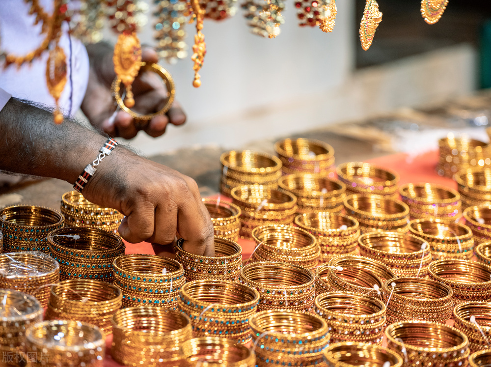 印度人：中国游客真磨叽，我们的大金链子1200元，还不掏钱买？