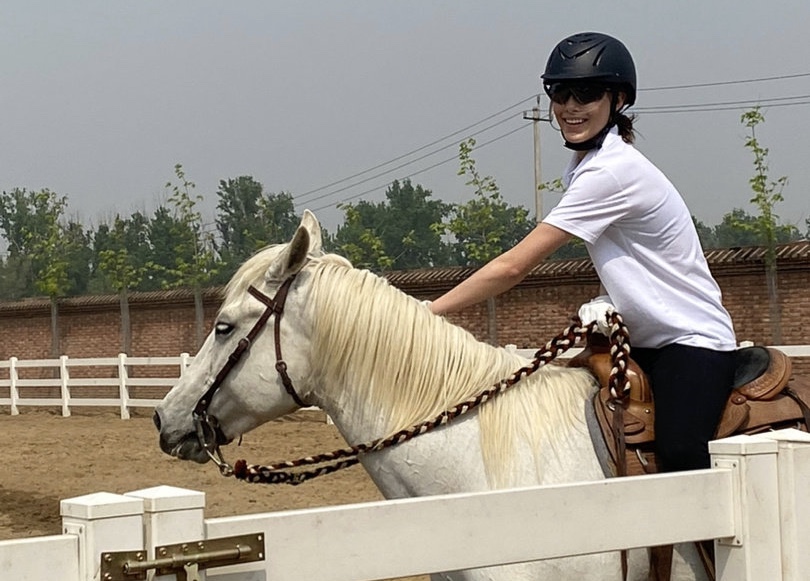 谷爱凌点评秀身材的视频,谷爱凌夺冠后大秀身材