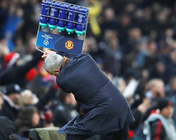 用三千字告诉你，穆里尼奥就是个替补席的熊孩子