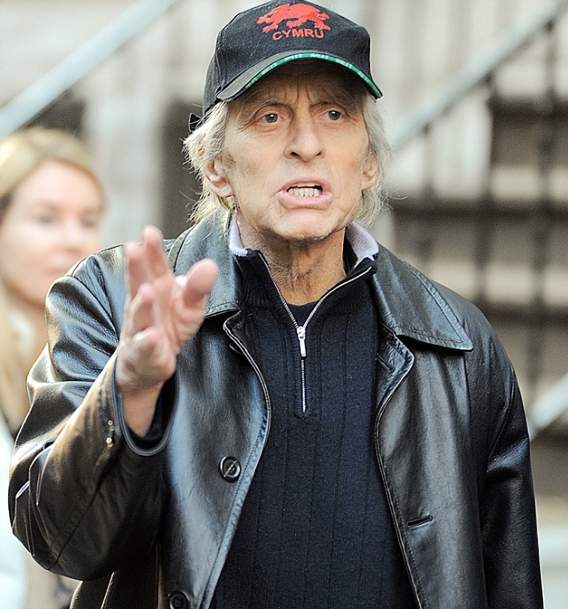 泽塔琼斯：和大25岁老公像同龄人，女儿没她漂亮，儿子遗传高颜值