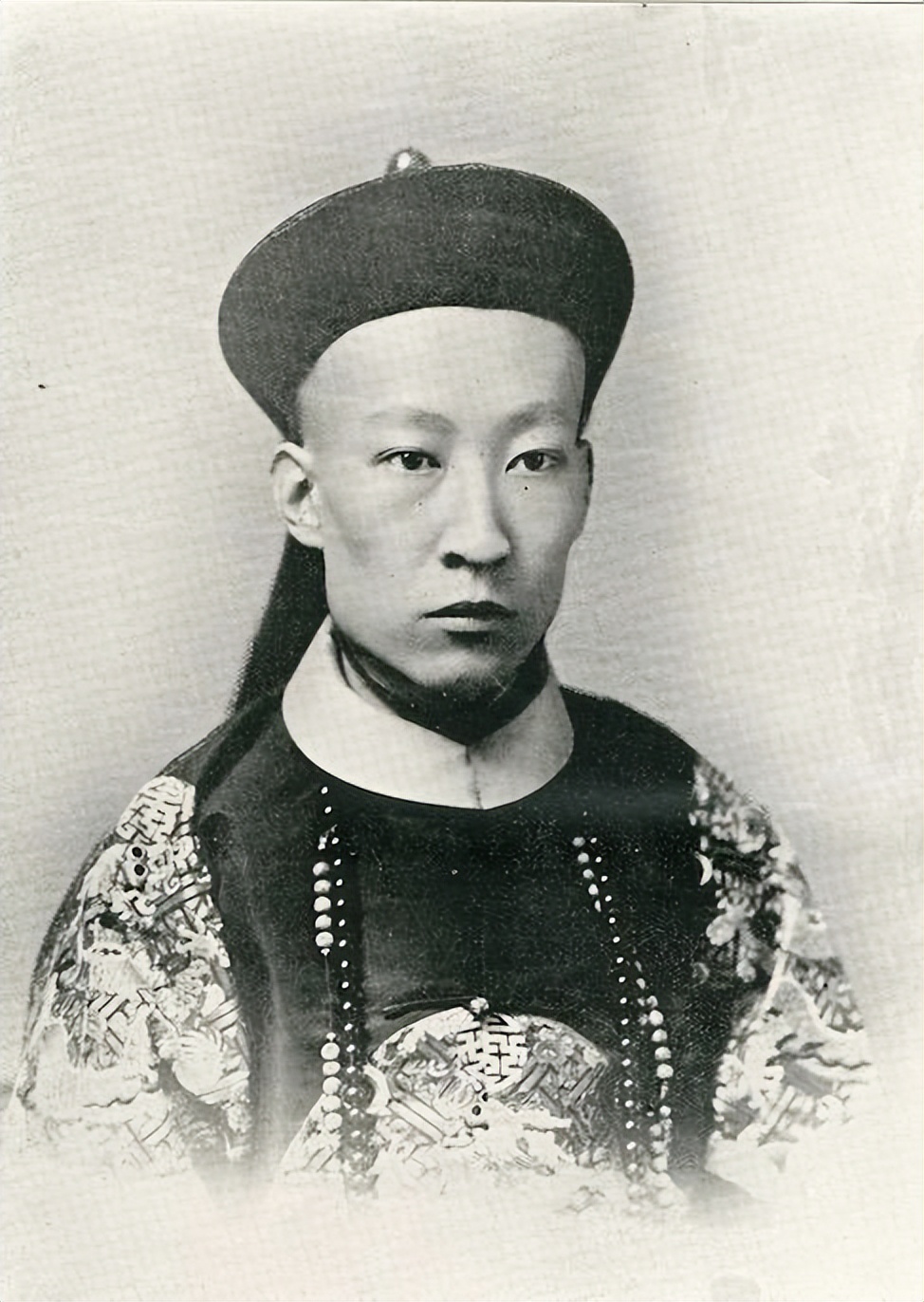 雍正有多狠：铁帽子王打败仗让他赔34万损失费，清朝灭亡都没赔完